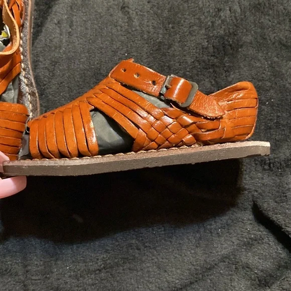 Boys sandles - Picture 2 of 3